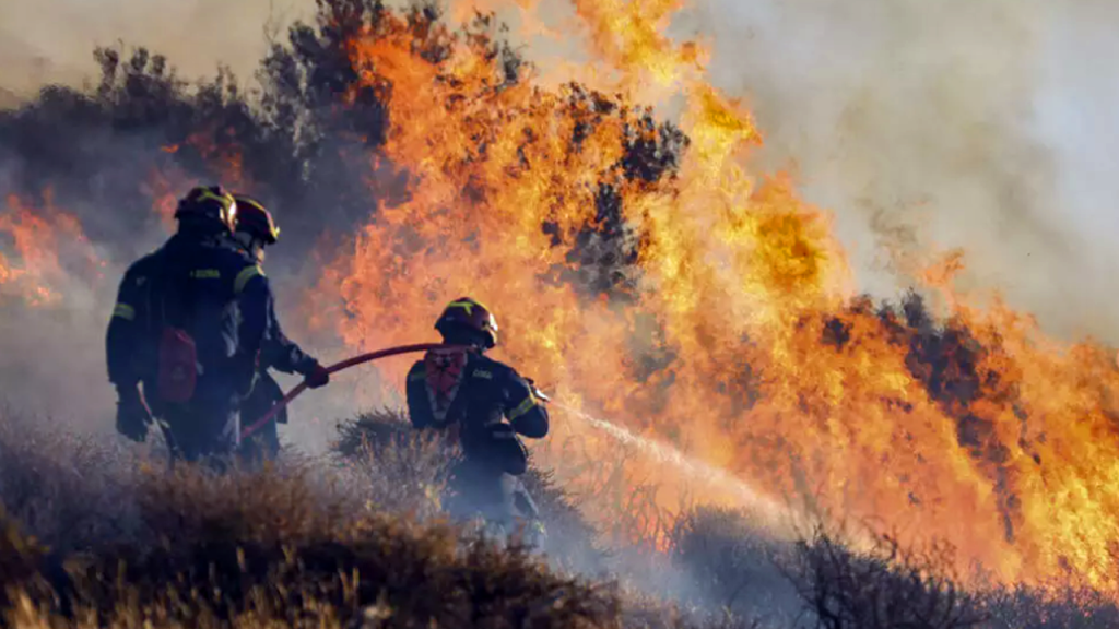 Grecia: ordenan evacuación preventiva tras avance de incendios forestales