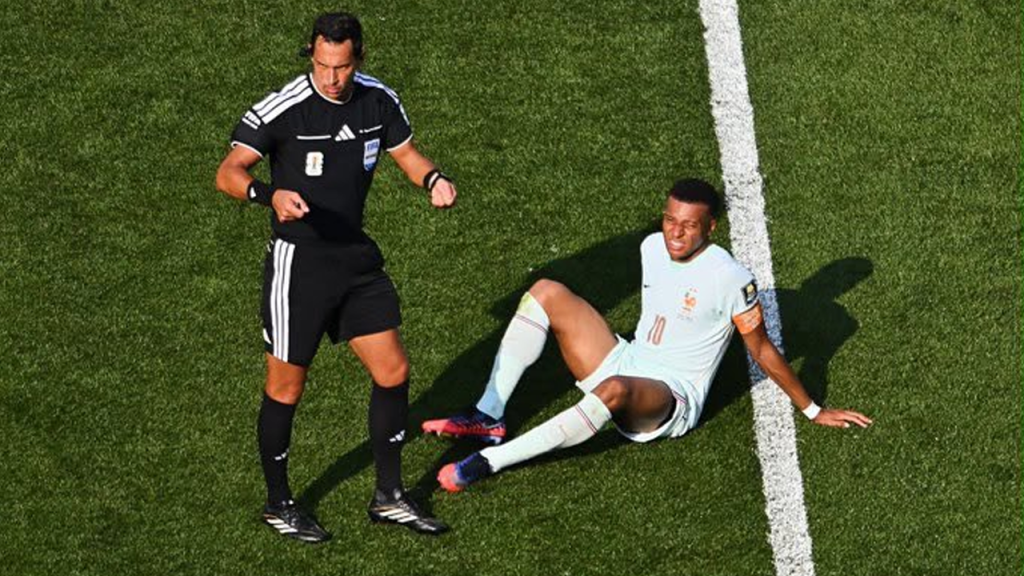 Francia se clasifica a semifinales del Mundial, pero Mbappé sale por lesión
