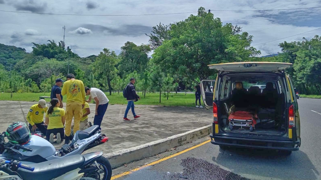 Motociclista muere tras accidentarse en Antiguo Cuscatlán