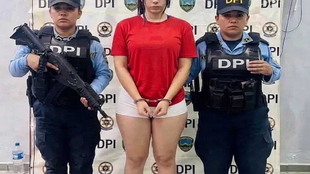 Miles de hombres ofrecen pagar la fianza de mujer capturada por desórdenes públicos