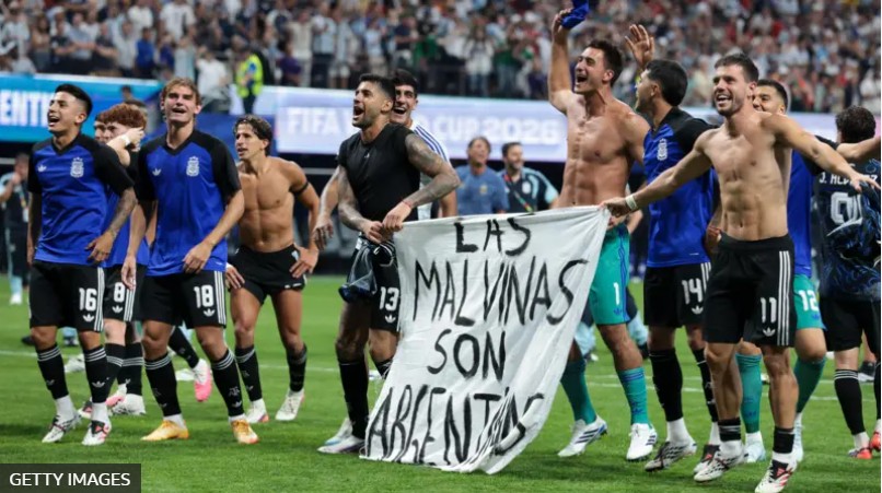 Argentina se enfrenta a una posible multa de la FIFA por la pancarta de las Malvinas