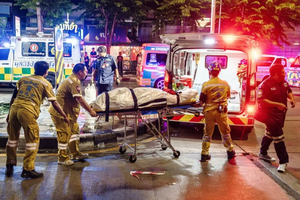 Al menos 29 fallecidos y decenas de heridos deja incendio en bar de Tailandia
