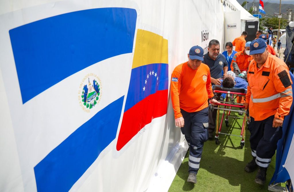 Socorrista sufre accidente al realizar labores de búsqueda en Venezuela y es rescatado por la comisión salvadoreña