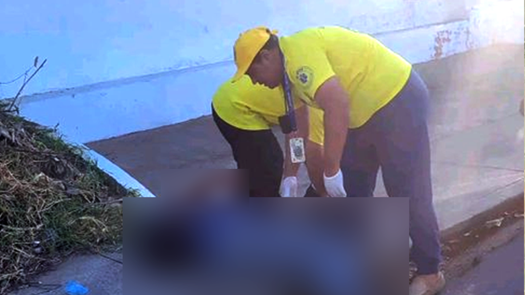 Atienden a hombre de la tercera edad que fue atropellado por un motociclista en La Paz
