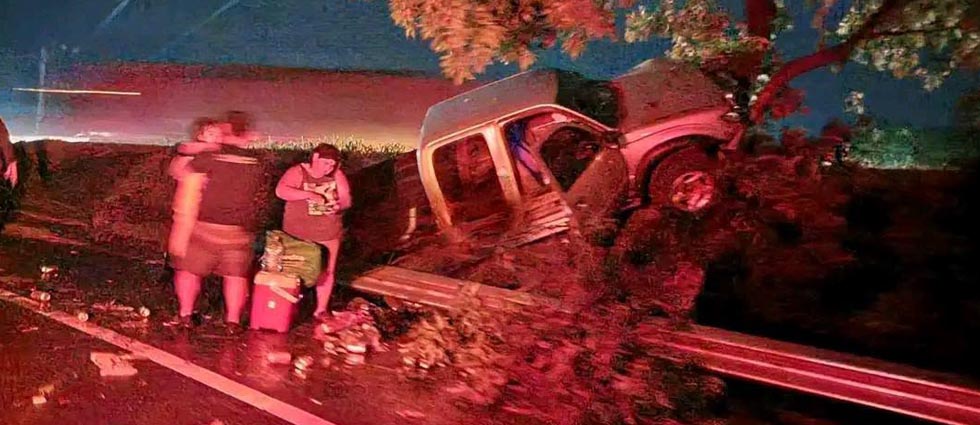 Cinco lesionados tras choque de pick up contra un árbol en Sonsonate
