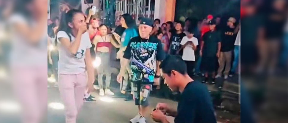 Pidió al DJ parar la música del baile para pedirle matrimonio a su novia en Usulután