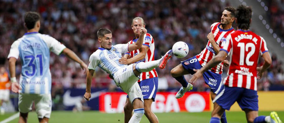 El Atlético gana sin Julián en la convocatoria y se alimentan los rumores de su salida…