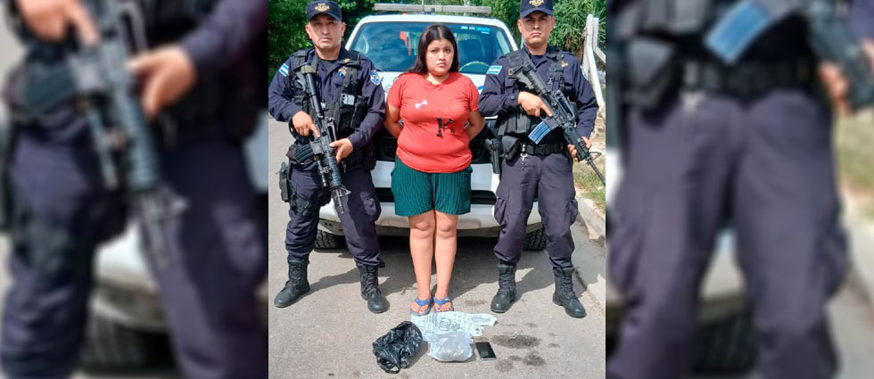 Arrestan a mujer tras sorprenderla con un paquete de sustancia ilícita