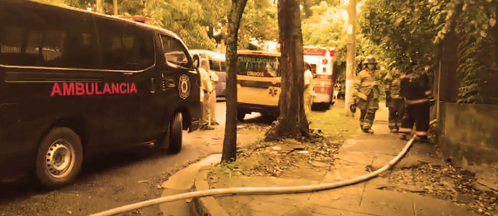 Persona pierde la vida tras voraz incendio en su vivienda en San Salvador