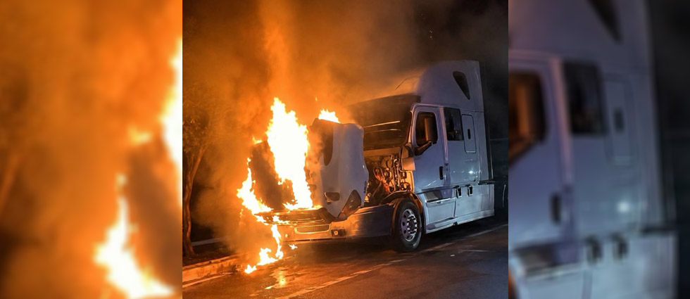 Rastra se incendia en plena marcha sobre la carretera de Oro: esto ocurrió