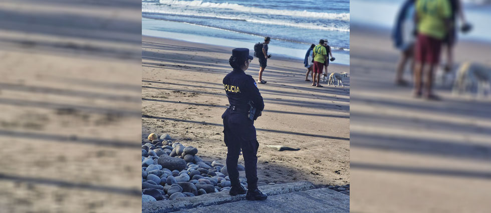 PNC mantiene presencia en playas para mantener seguridad de turistas nacionales y extranjeros