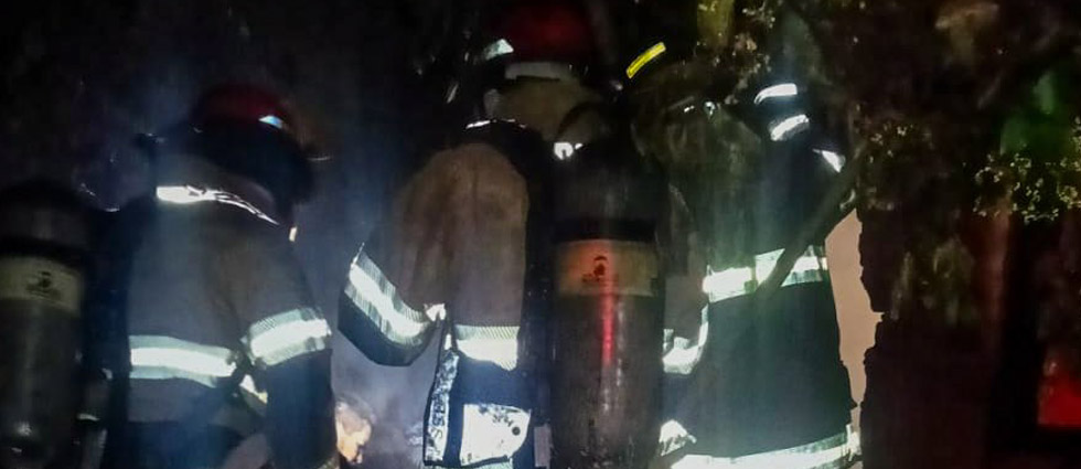 Bomberos sofocan incendio estructura el Apopa