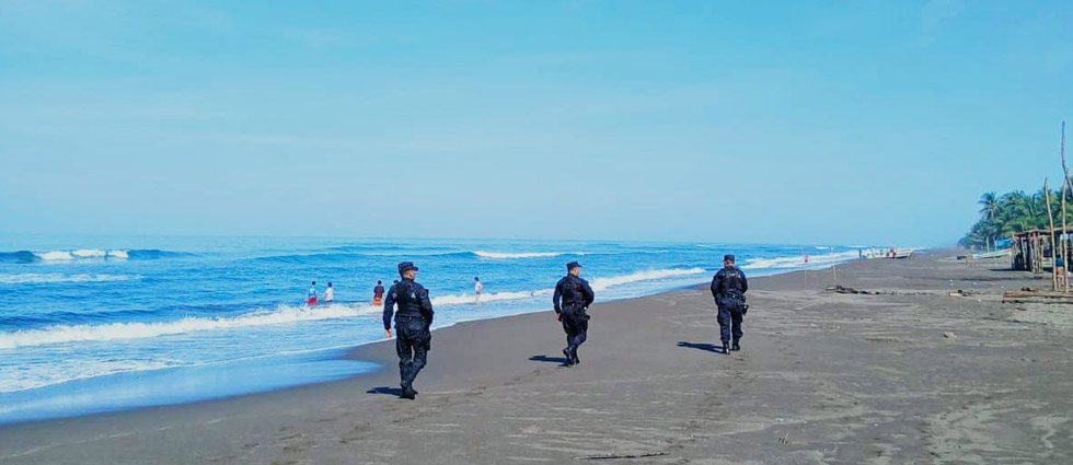 PNC mantiene presencia en diferentes puntos turísticos de El Salvador para seguridad de vacacionistas
