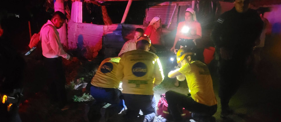 Conductor resulta lesionado tras impactar contra un auto cuando hacía un giro en La Paz