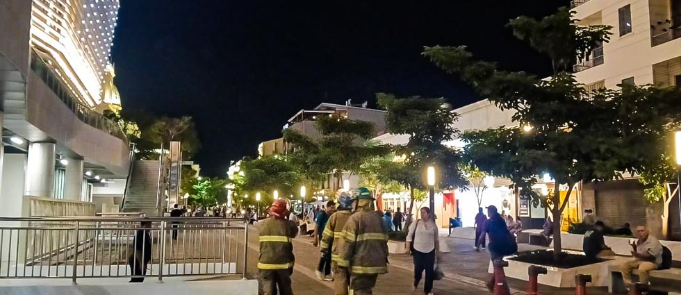 Bomberos realizan inspecciones tras fortísimo sismo de 5.7 grados que sacudió a todo El Salvador