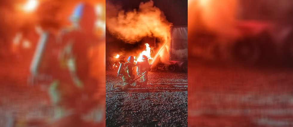 Furgón se incendia ¡mientras estaba estacionado! en inmediaciones de la frontera en La Unión