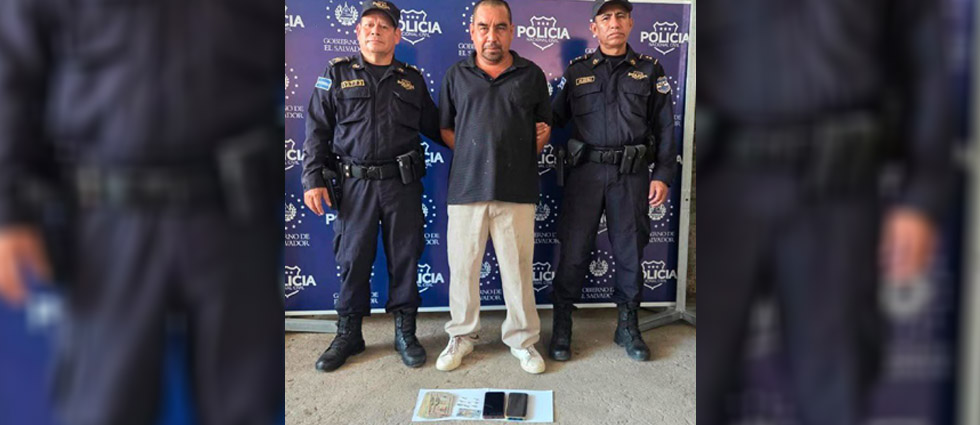 Arrestan durante un patrullaje a sujeto que traficaba droga en Santa Ana