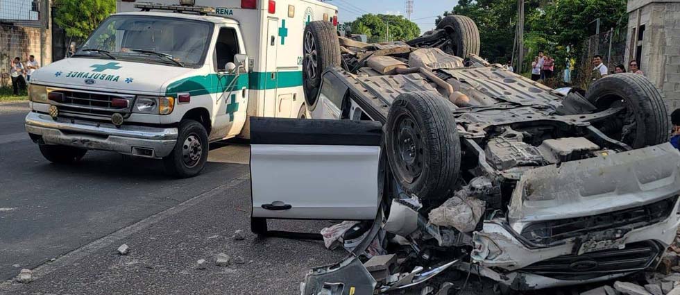 Tres lesionados tras fuerte siniestro vial sobre la carretera Troncal del Norte