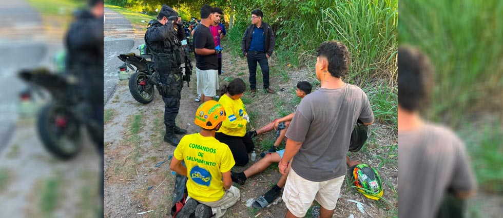 Jóvenes motociclistas resultan lesionados tras siniestro vial en El Rosario