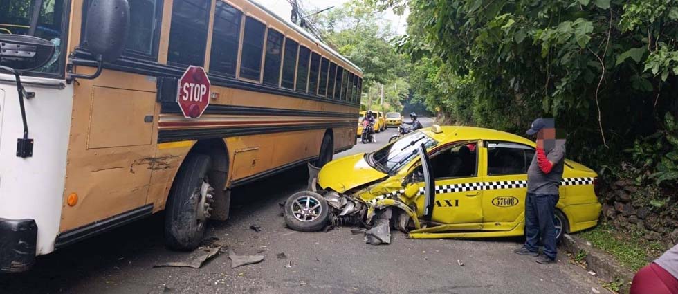 ¡Milagro! Hombre solo resulta con crisis nerviosa tras aparatoso siniestro vial en Chalatenango