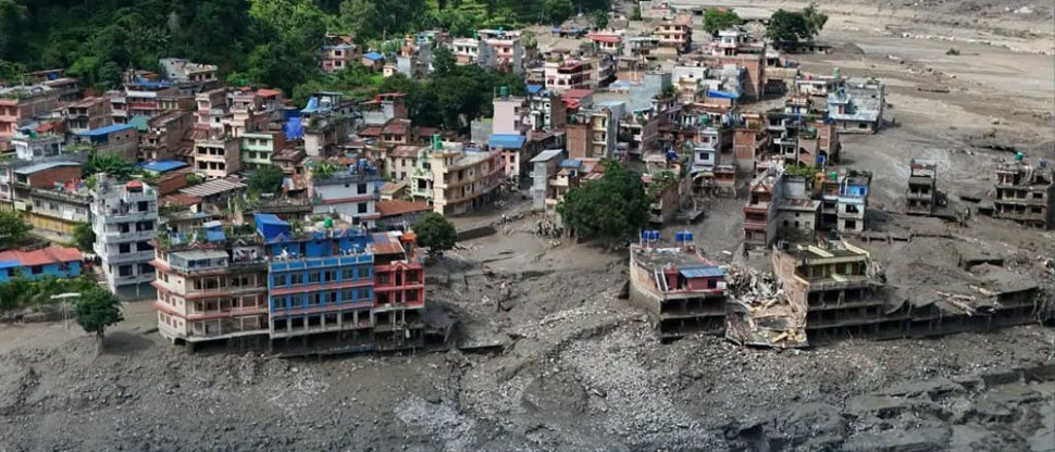 Nepal eleva a más de 900 fallecidos tras riada que sepultó a pueblos enteros