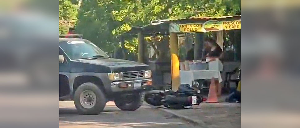 Auxilian a motociclista tras sufrir accidente vial en carretera Panamericana