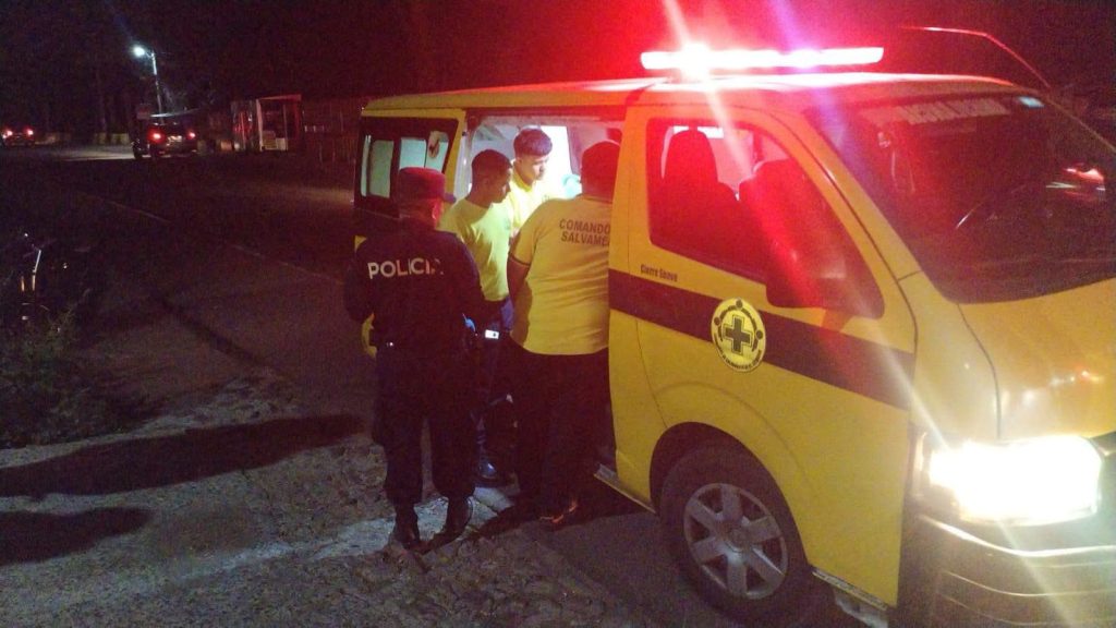 Imprudencia provoca choque entre 2 motos dejando como saldo 3 personas lesionadas