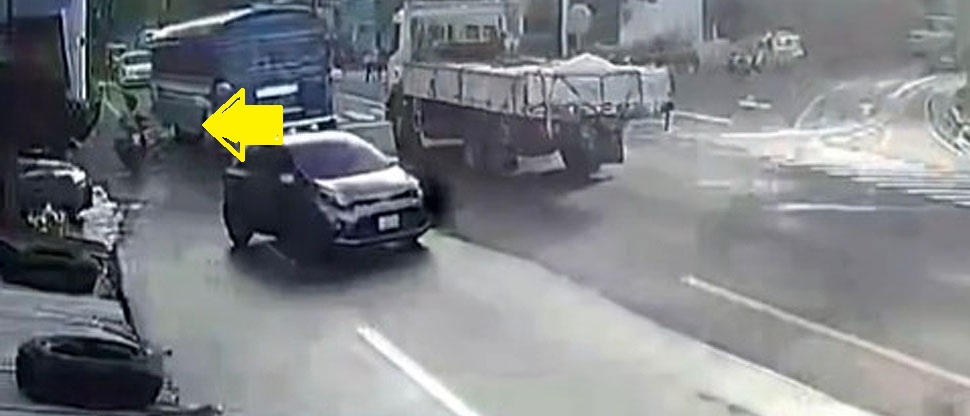 Motociclista sufre accidente tras sobrepasar de manera imprudente un bus en Ilopango