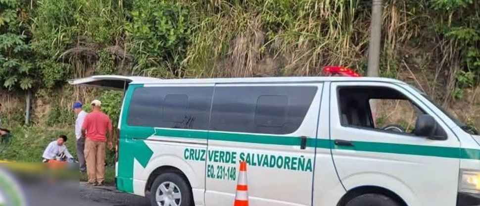 Socorristas auxilian a motociclista involucrado en un accidente en Ilobasco
