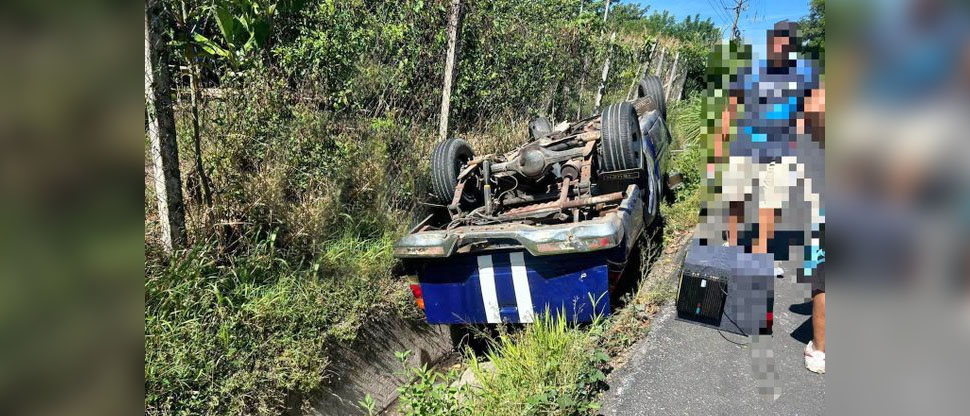 Choque entre vehículos deja a dos conductores lesionados en Cabañas