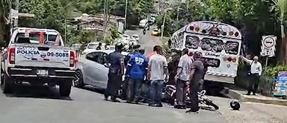 Fuerte choque deja un motociclista lesionado en Chalatenango Sur