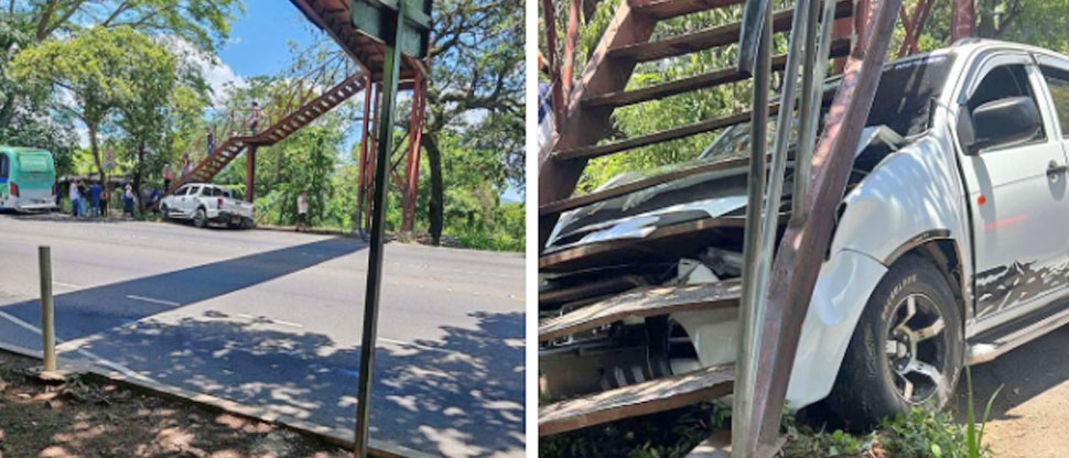 Conductor estrella su pick up contra las gradas de una pasarela en San Miguel
