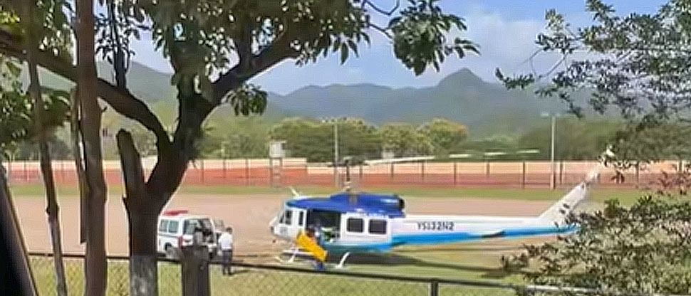 Helicóptero del SEM traslada a menor que cayó desde un árbol en Chalatenango