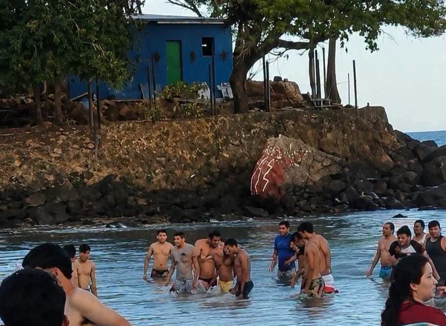 Recuperan cuerpo de hombre que perdió la vida ahogado en la Playita, La Unión