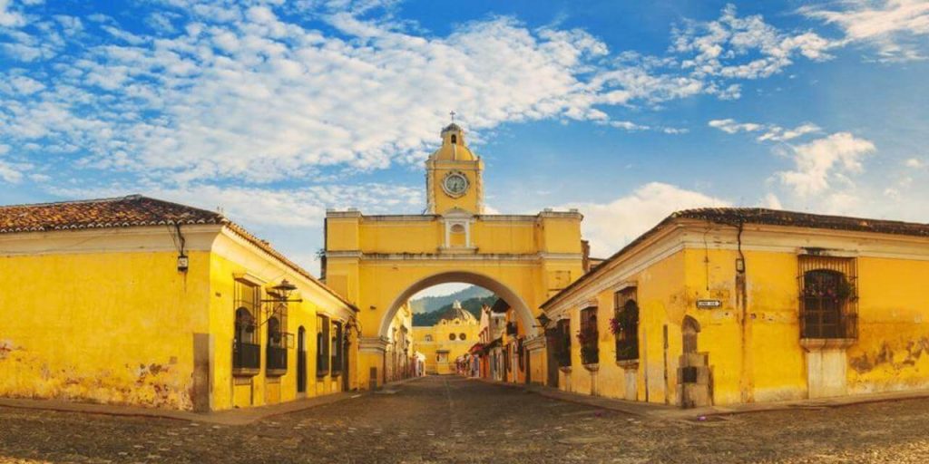 Encuentran cadáver extranjero dentro de hostal en la turística Antigua Guatemala