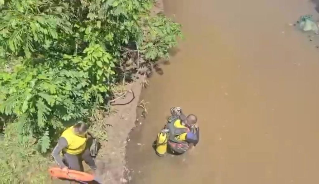 Buzos de Comandos de Salvamento se suman a búsqueda de niña desaparecida en poza