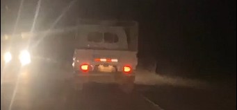 Piden los “3 Doritos Después” para conductor de camión captado manejado en zig zag