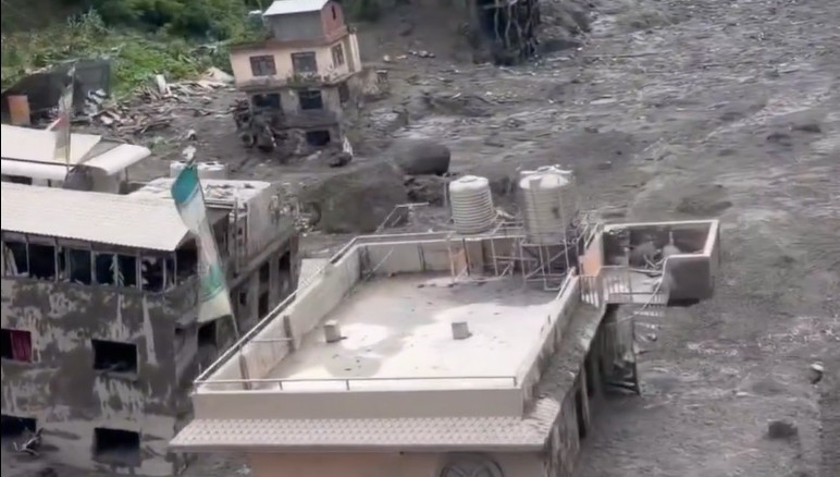 Sube a 160 la cifra de fallecidos en inundaciones en la frontera entre Nepal y China