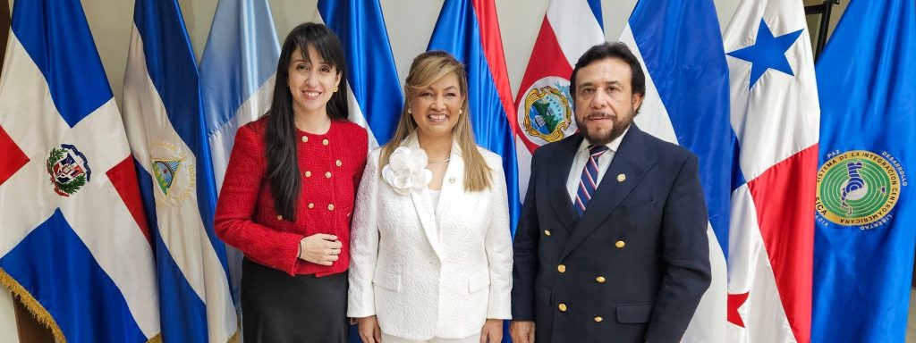Vicepresidente Ulloa asiste a ceremonia inaugural de la gestión de la nueva secretaria general del SICA