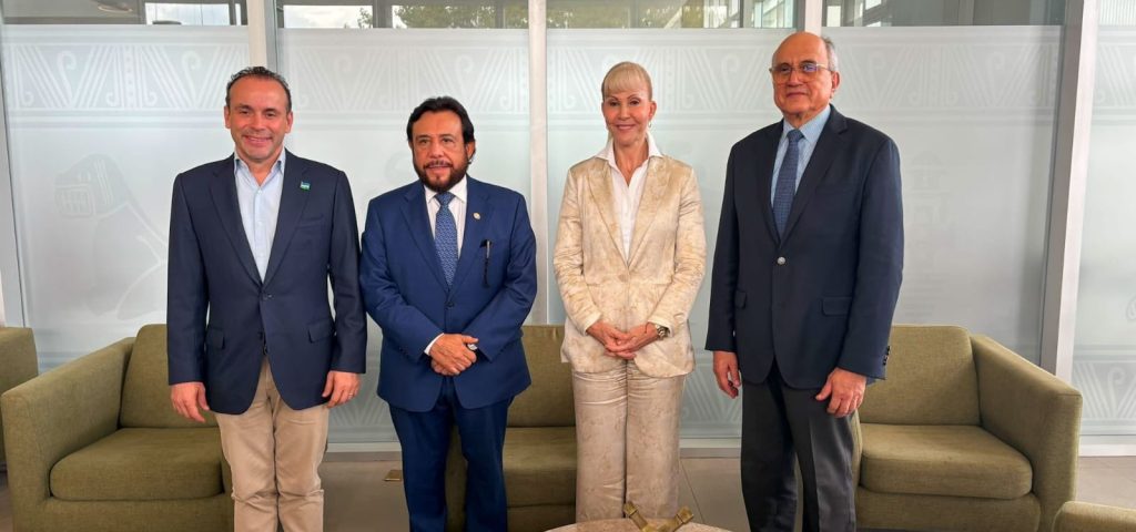 Vicepresidente Félix Ulloa a está en Colombia para participar en la toma de posesión del presidente electo