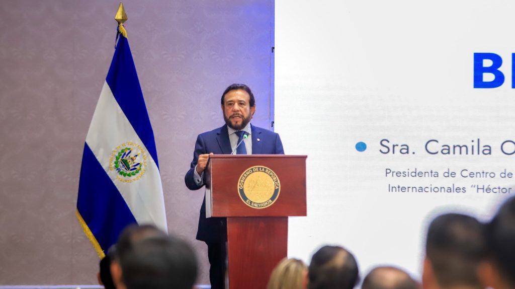 Vicepresidente Félix Ulloa expone experiencia salvadoreña en materia de seguridad