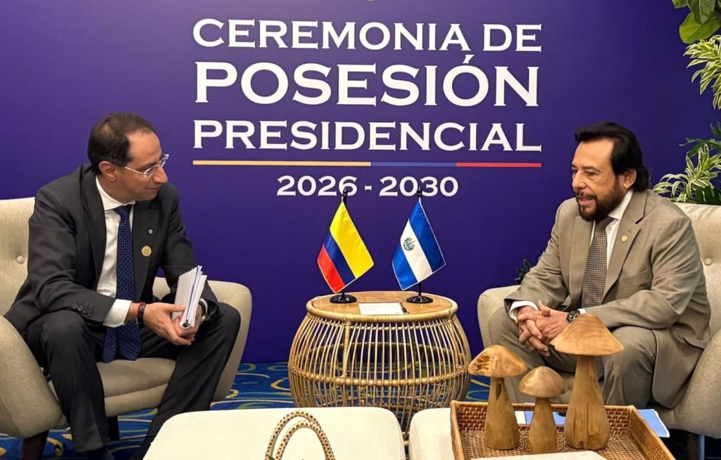 Vicepresidente Ulloa se reúne con su homólogo electo José Manuel Restrepo