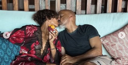 Actriz Halle Berry celebra su cumpleaños número 60 con picante sesión de fotos