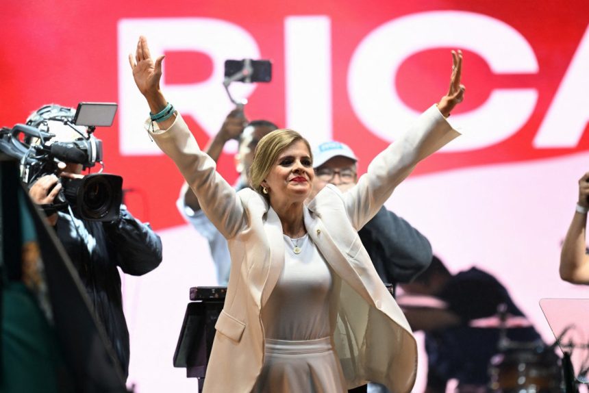 Capturan a sujeto acusado de amenazar en redes sociales a la presidenta de Costa Rica