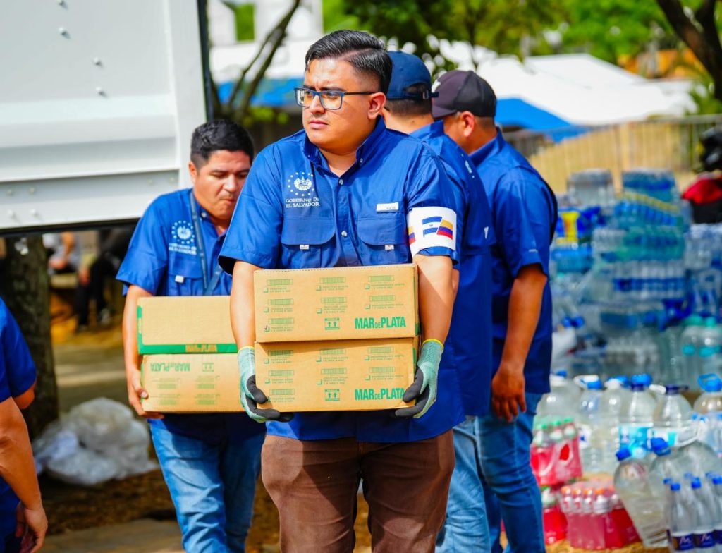 Ya está en el centro de acopio la ayuda humanitaria donada por El Salvador a los afectados por el terremoto en Colombia
