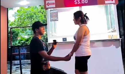 Joven le pide matrimonio a su novia en Terror VII de CIFCO 
