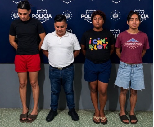 Caen 4 hombres que se “agarraron del pelo” afuera de discoteca en Sonsonate