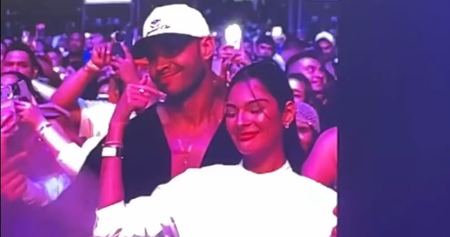 Ex Miss Universo Sheynnis Palacios asiste con su novio salvadoreño al concierto de Romeo Santos y Prince Royce