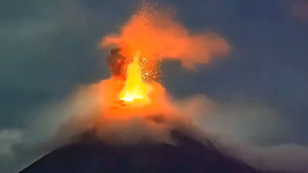 Guatemala: El volcán de Fuego registra una nueva erupción
