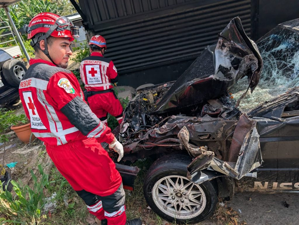 Aparatoso accidente de tránsito deja un saldo de 10 lesionados en carretera a Santa Ana